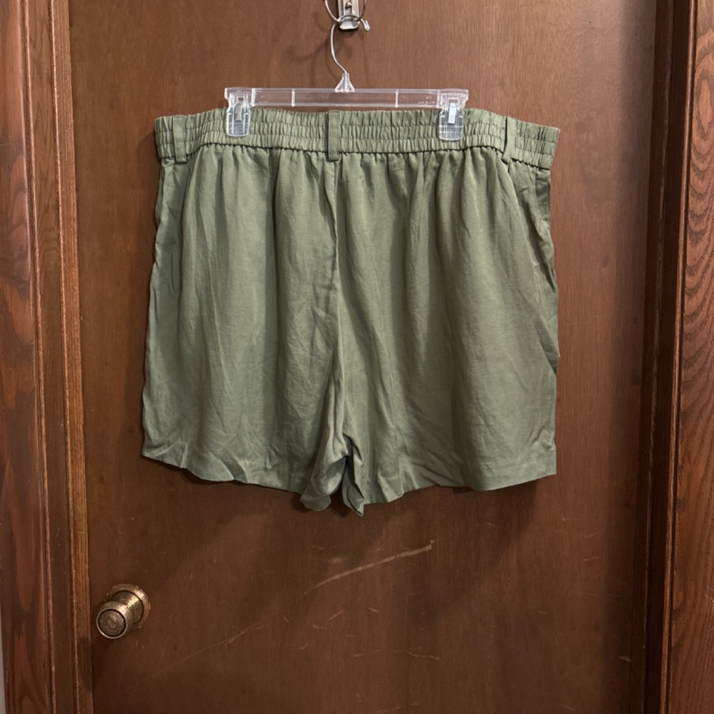 Shorts - Picture 2 of 5